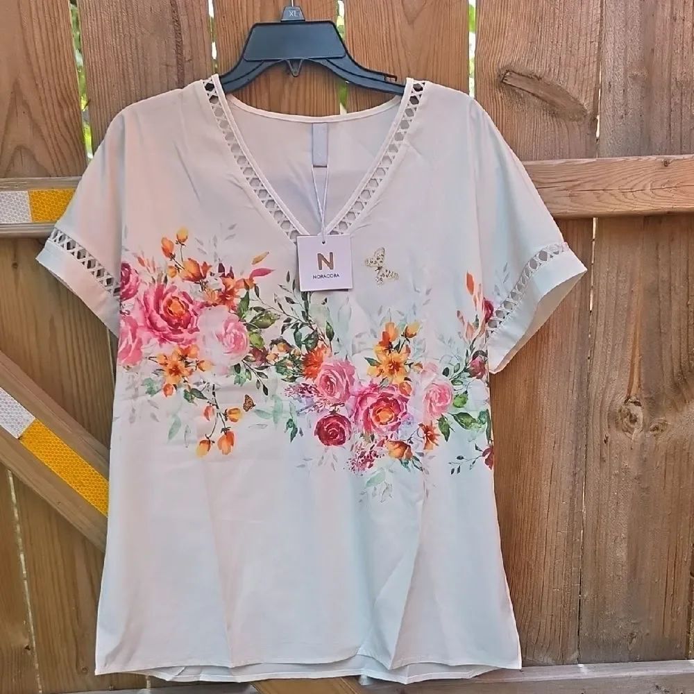 Nica Cream Floral V-Neck Blouse